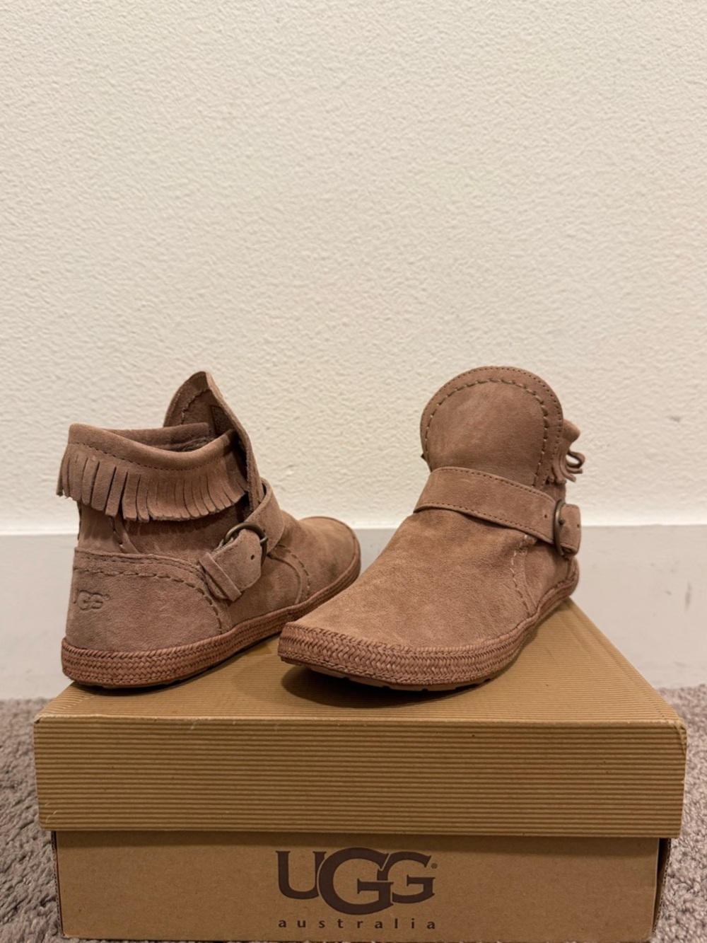 UGG Ameli Slip On Moccasin Loafers Suede Size 6